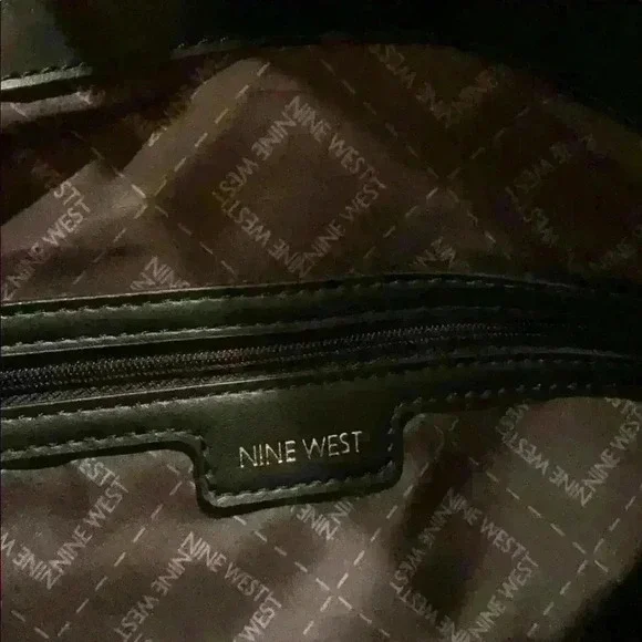 Satchel - Picture 5 of 7